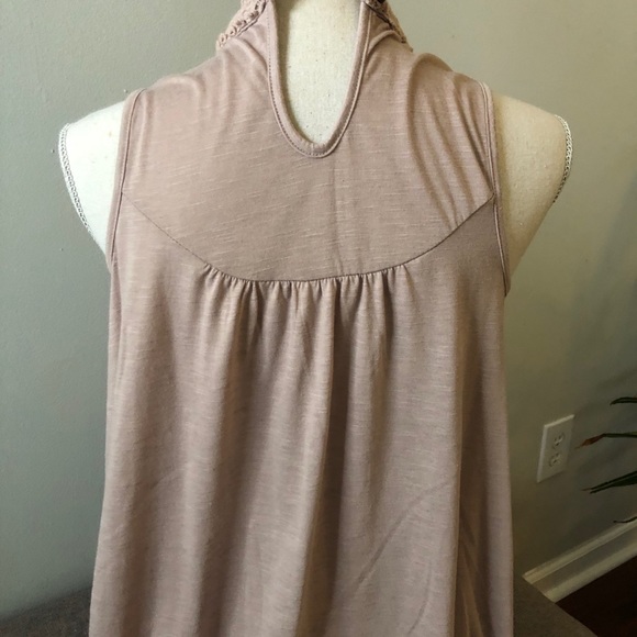 Sleeveless lacy blouse - Picture 2 of 2